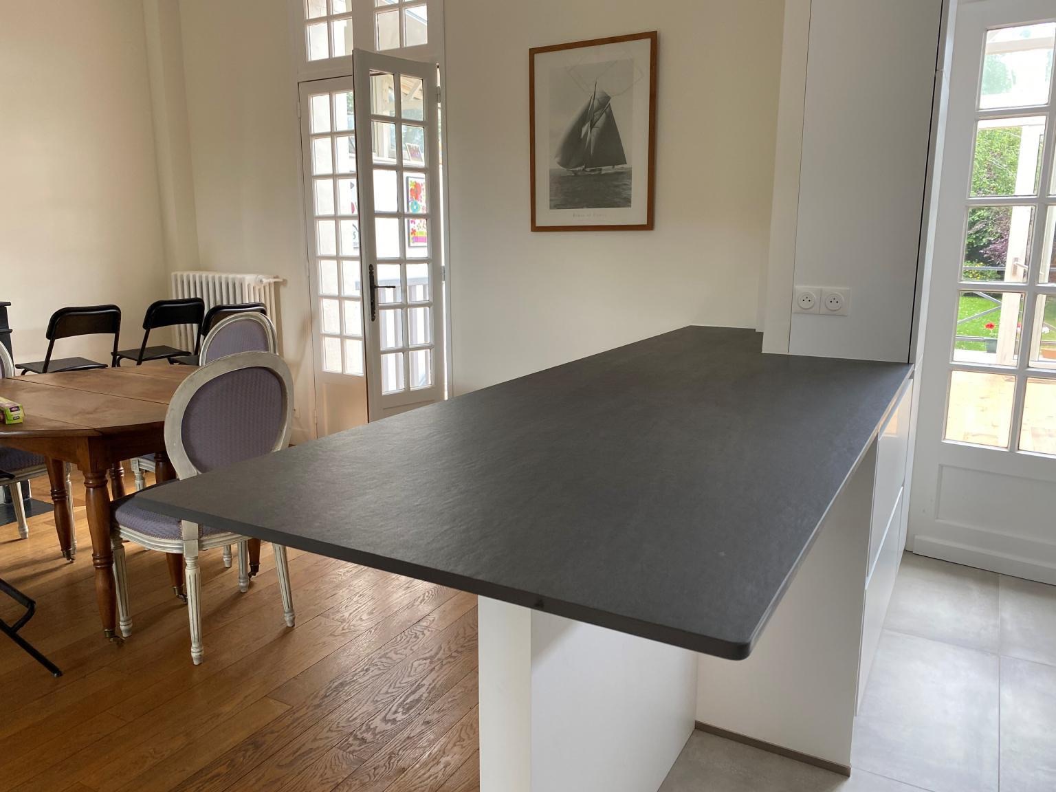 Table de cuisine fabriquée avec un plan de travail